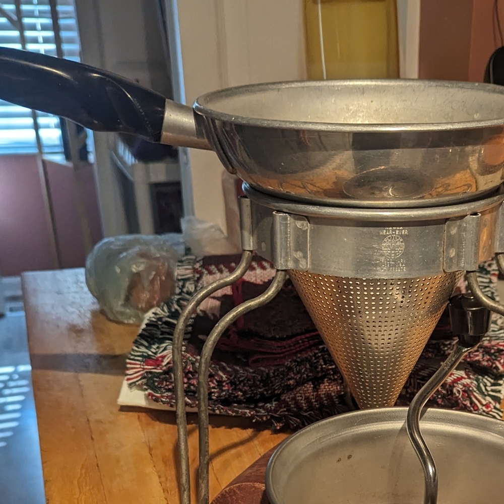 Canning colander with wooden pestle